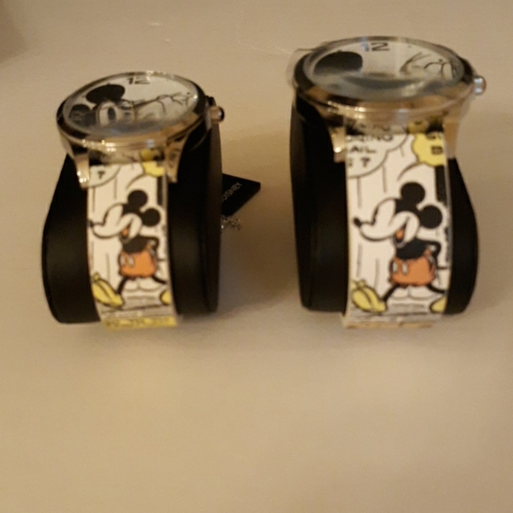 DISNEY His & Hers Mickey Leather Watch Box Set - Picture 5 of 8